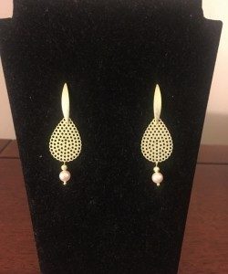 Aros Bañados en Oro con Piedras Naturales D1587