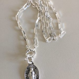Collar Bañado en Plata con Virgen de los Rayos 45 cm.