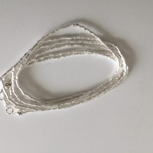 Collar de Mostacilla Bañado en Plata 1:20 cm