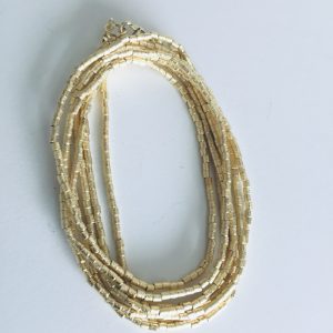 Collar de Mostacilla Bañado en Oro 1:20 cm.