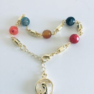 Pulsera Bañada en Oro con Piedras Naturales y Virgen Niña en Cristal