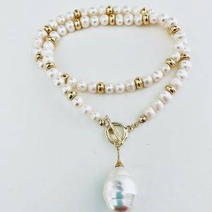 Collar en Perlas de Rio, emchapado en Oro 45 Cm.
