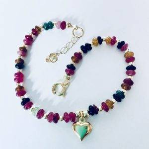 Pulsera Enchapada en Oro con Colgante Corazón y Turmalinas 18 Cm. más Alargue