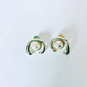 Aros con Perla de Río Enchapados en Oro  2,5 Cm.