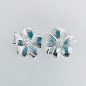 Aros Flor Enchapados en Plata 4,5 Cm.