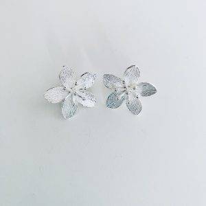 Aros Flor Enchapados en Plata 3,2 Cm.