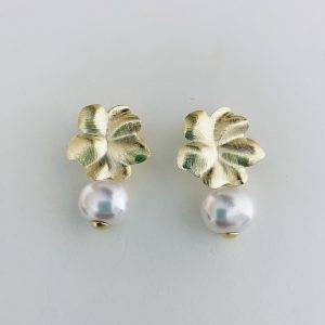 Aros con Perla schell Enchapado en Oro 4,5 Cm.