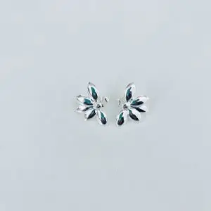 Aros Flor Enchapados en Plata 3,2 Cm.
