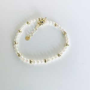 Pulsera Perlas Shell con Balines Enchapados en Oro