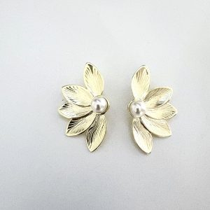 Aros Enchapados en Oro con Perla Schell 5,5 Cm.