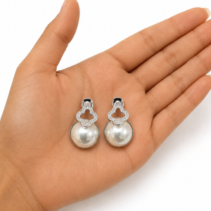 Aros con Perla Shell y Circones, Enchapados en Plata 2,3 Cm.