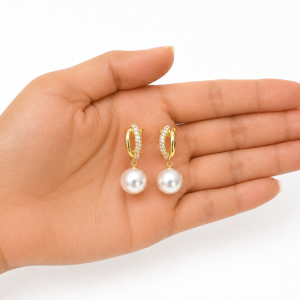 Aros Enchapados en Oro con Perla Shell 2,7 Cm.